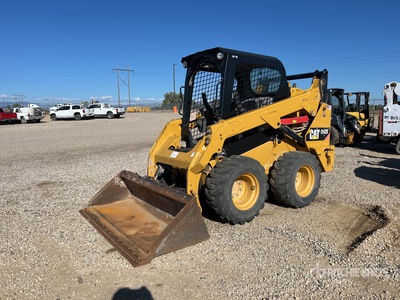 2015 Cat 242D Chargeuse à direction à glissement (Inoperable)