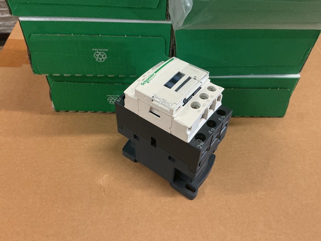 (8) Schneider Electric LC1D09B7 Magnetic Contactors