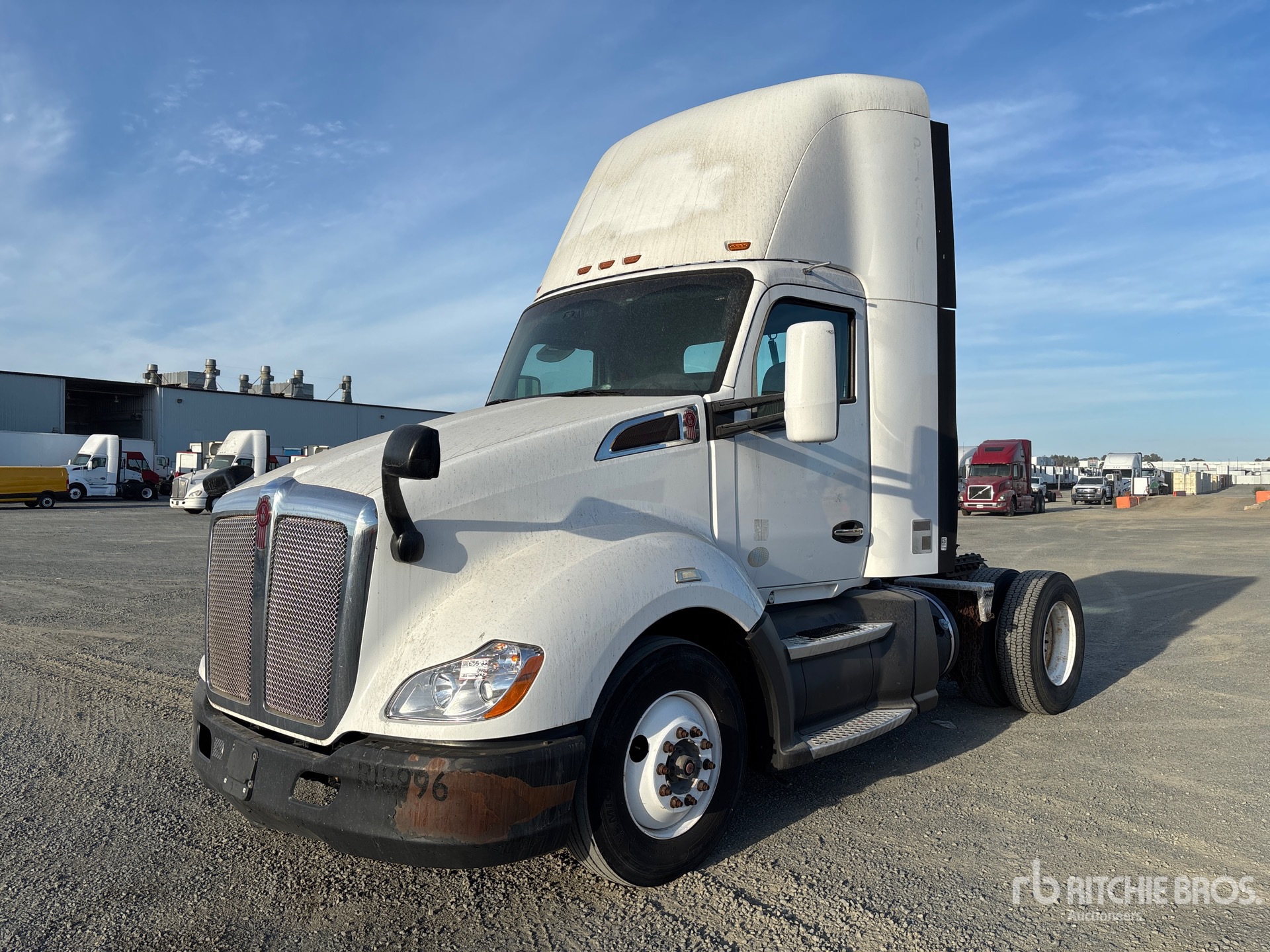2017 Kenworth T680 4x2 S/A Day Cab Truck Tractor
