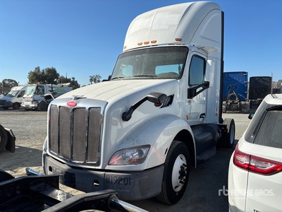 2017 Peterbilt 579 4x2 S/A Day Cab Truck Tractor