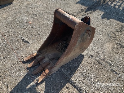 Wain-Roy 16 in Digging Excavator Bucket