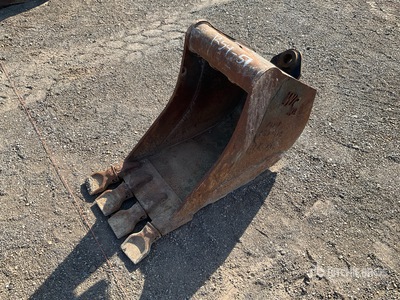 Wain-Roy 16 in Digging Excavator Bucket