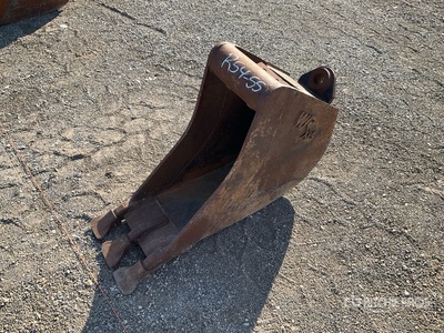 Wain-Roy 12 in Digging Excavator Bucket