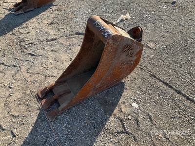 Wain-Roy 12 in Digging Excavator Bucket