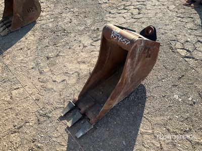 Wain-Roy 12 in Digging Excavator Bucket