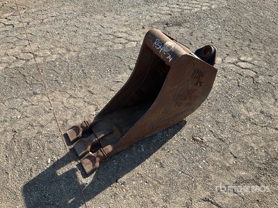 Wain-Roy 12 in Digging Excavator Bucket