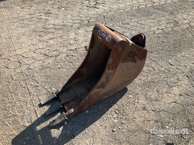 Wain-Roy 12 in Digging Excavator Bucket