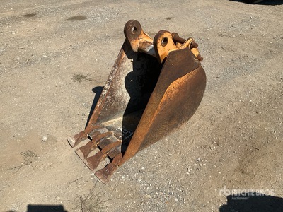 18 in Digging Excavator Bucket