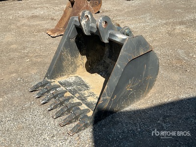 36 in Digging Excavator Bucket