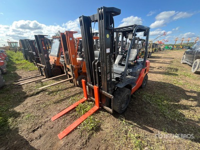 2014 Toyota 8FDU30 6000 lb Pneumatic Tire Forklift