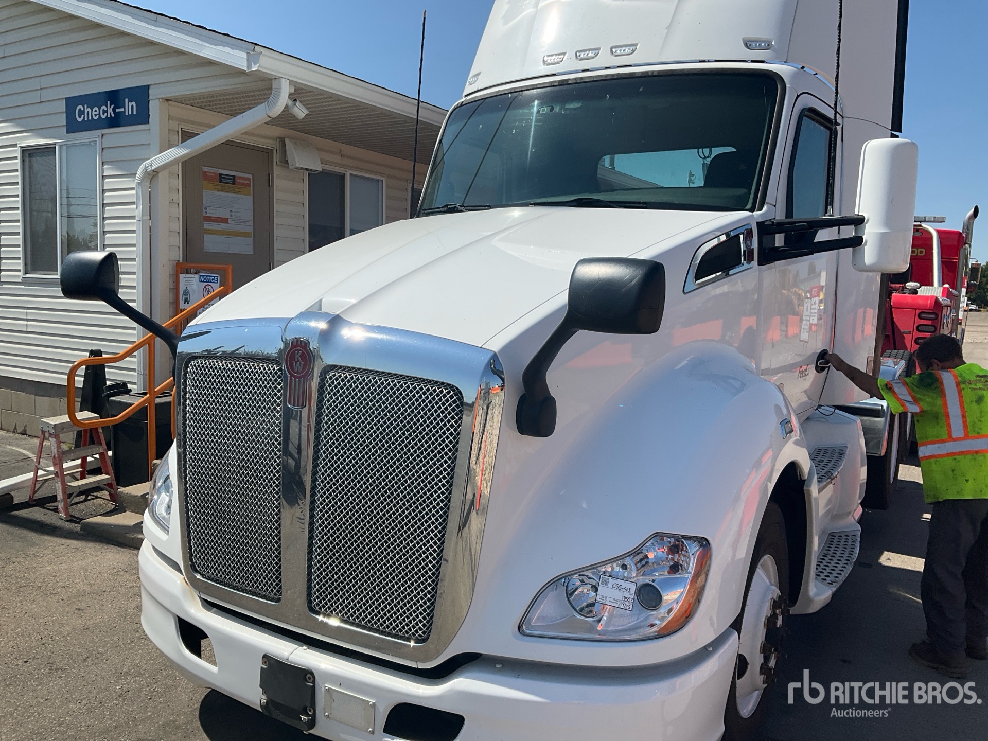 2015 Kenworth T680 T/A Day Cab Truck Tractor