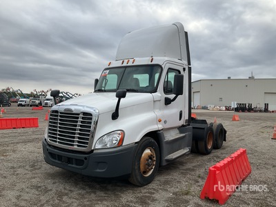 2015 Freightliner Cascadia 125 6x4 トラックトラクター（T/A）
