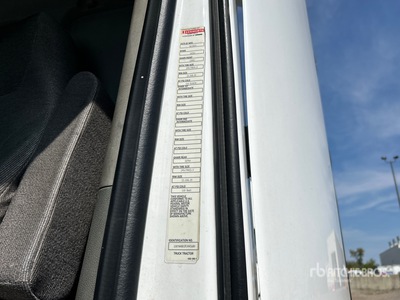 2015 Kenworth T680 4x2 Ciągnik siodłowy z kabiną dzienną S/A