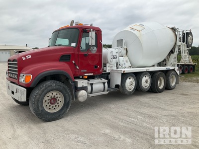 2007 Mack CV513 12x4 Camion hormigonera