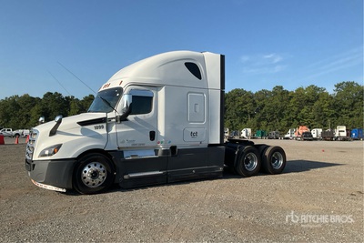2018 Freightliner Cascadia 126 6x4 T/A Sleeper Truck Tractor (Inoperable)