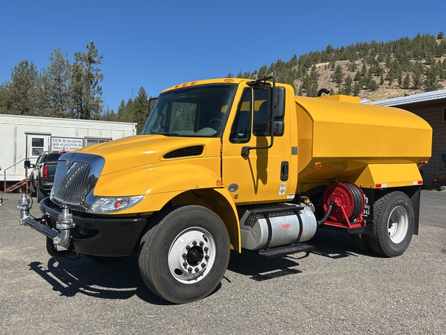 2019 International 4300 SBA 2200 gal 4x2 Water Truck