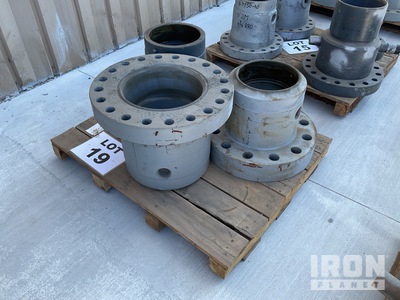 Quantity of (3) Casing Heads Equipo de taller de maquinas para yacimientos petroliferos (Unused)