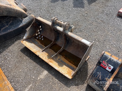 38 in Q/C Cleanup Excavator Bucket - Fits Cat 305E2