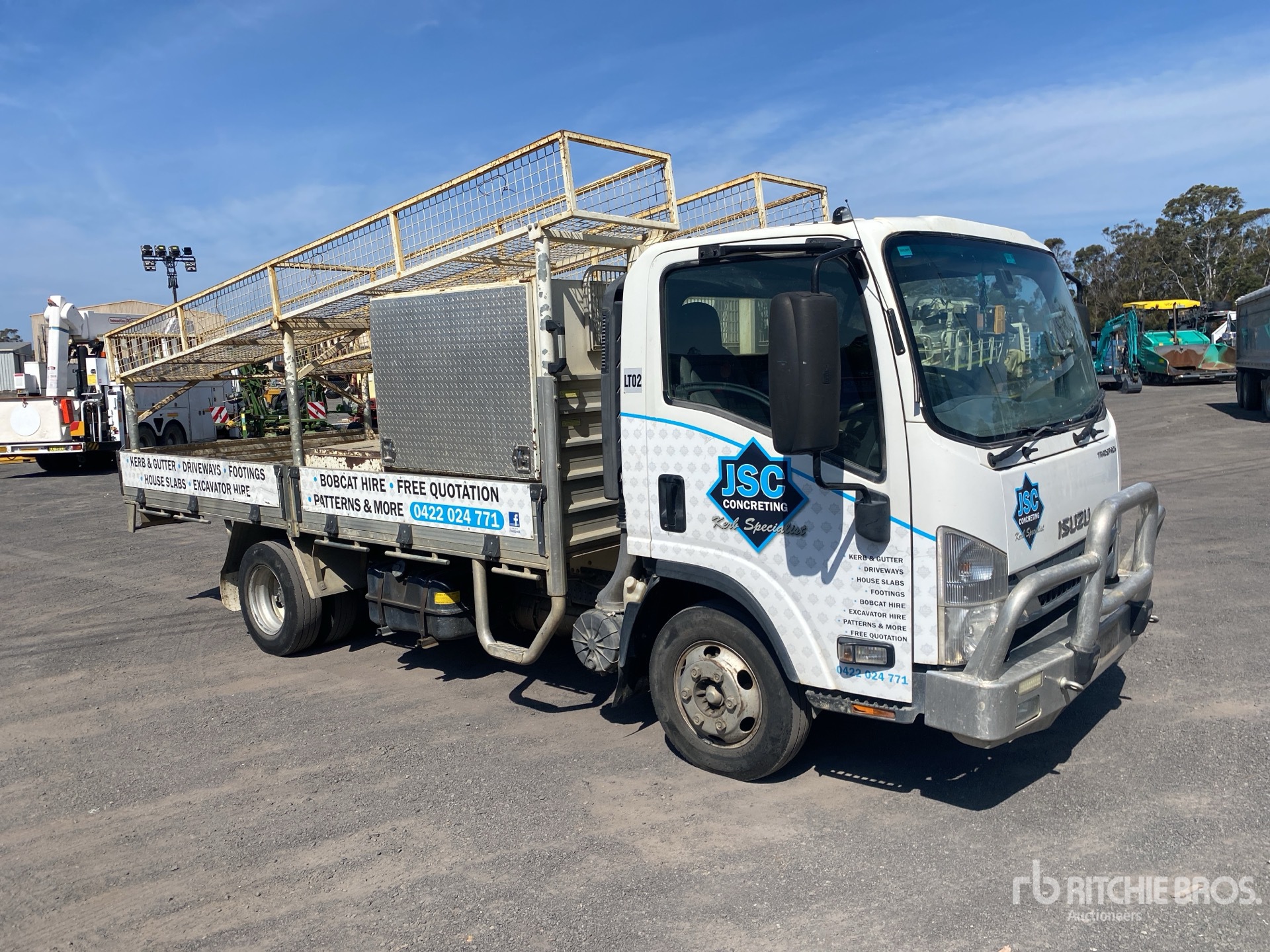 2016 Isuzu NPR 45-155 4x2 Flatbed Truck