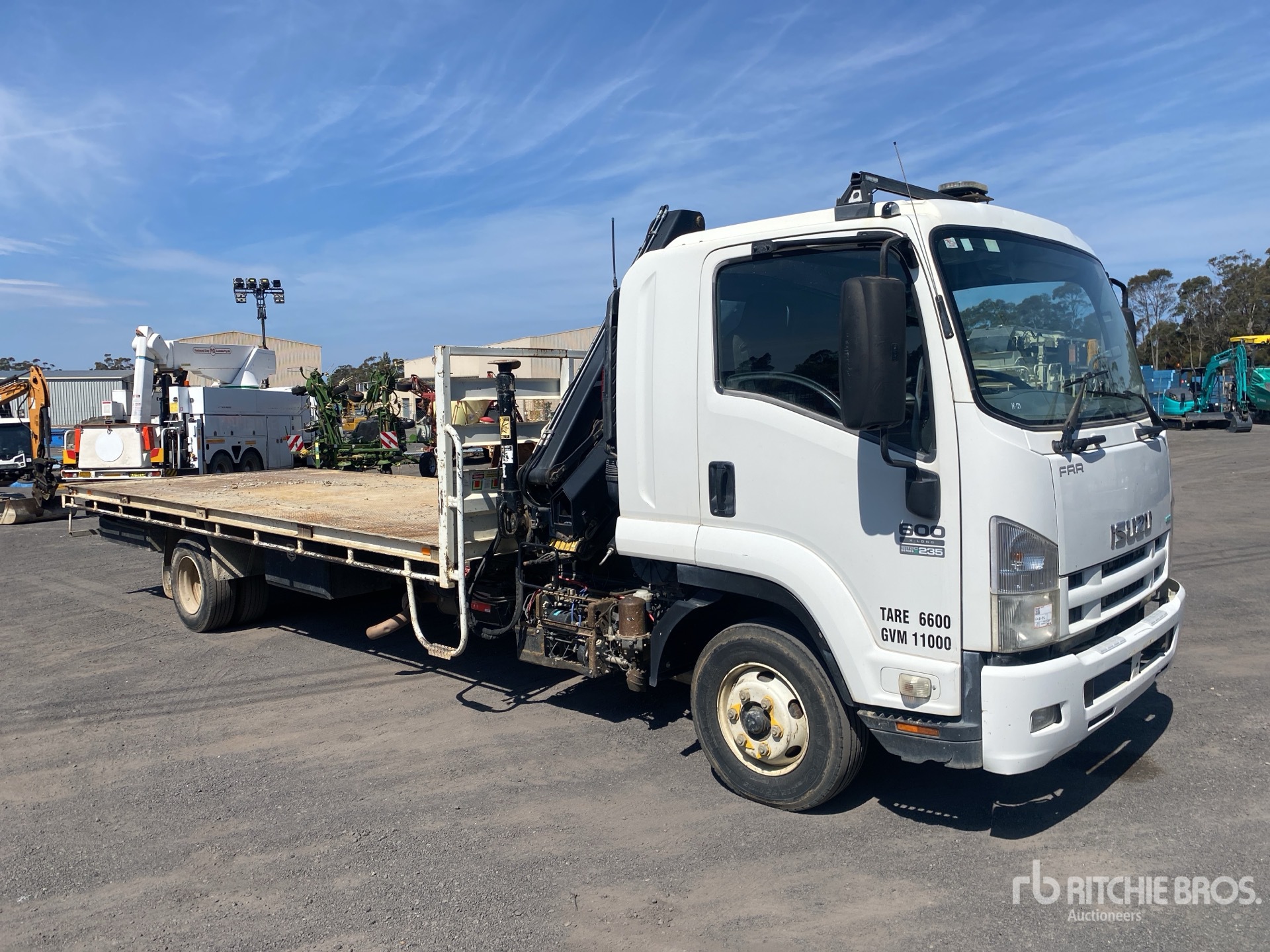2010 Hiab 055 D-3 DUO 1.58 t Knuckle Boom on 2012 Isuzu FRR600 4x2 Flatbed Truck with Crane