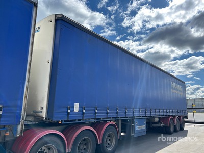 2013 Krueger Tri/A Curtain Side Trailer