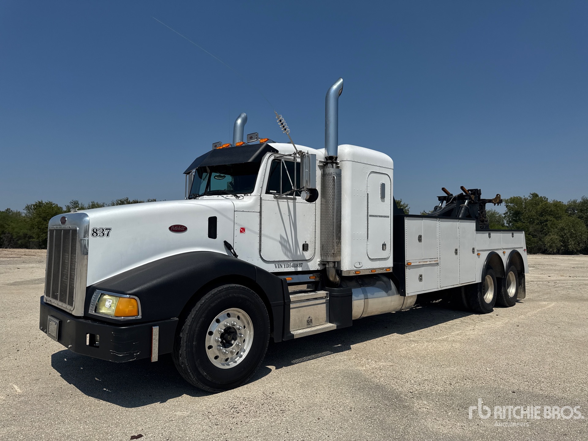 2000 Peterbilt 377 6x4 Sleeper Tow Truck