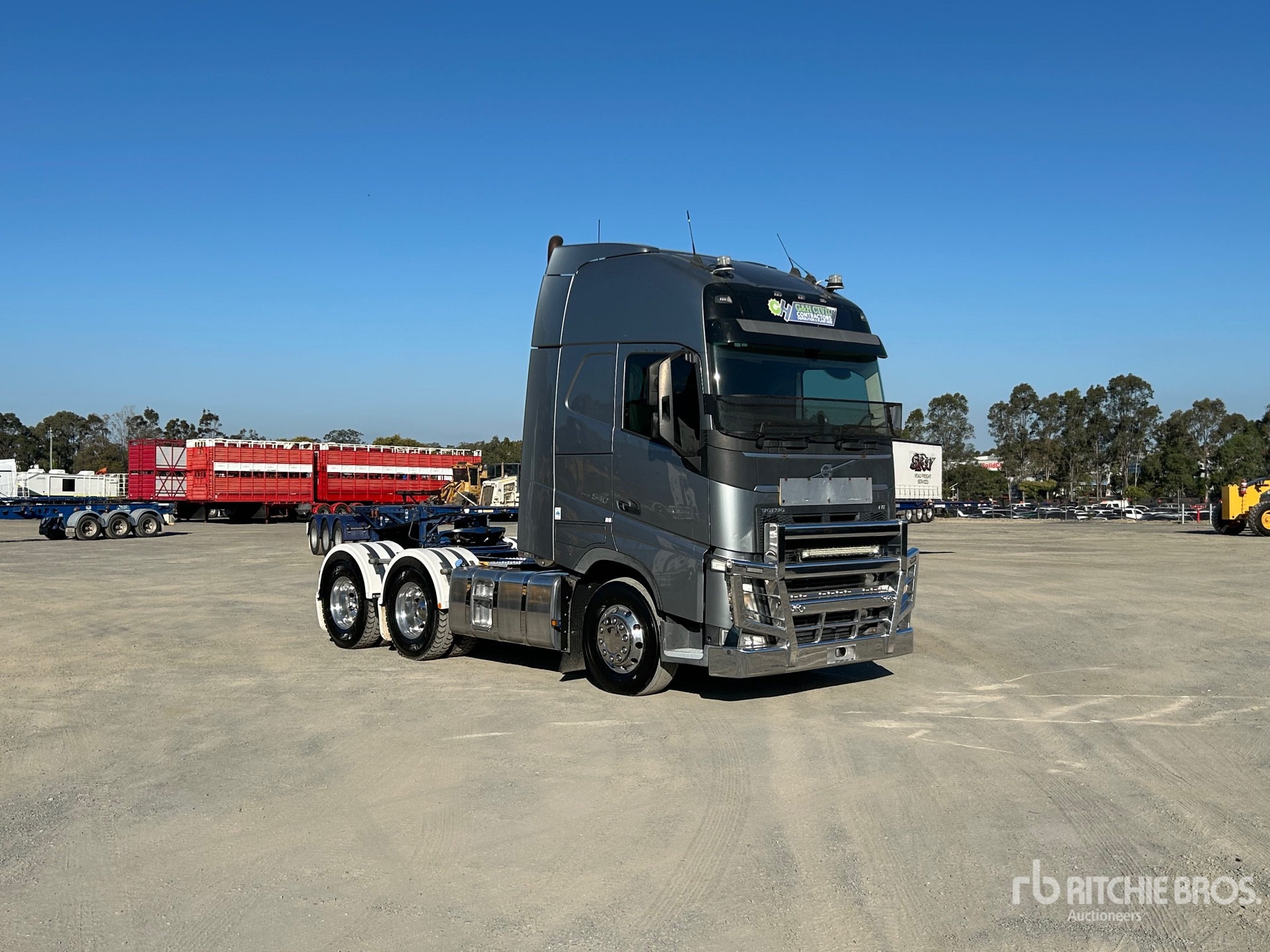 2017 Volvo FH13 Globetrotter 6x4 T/A Sleeper Truck Tractor