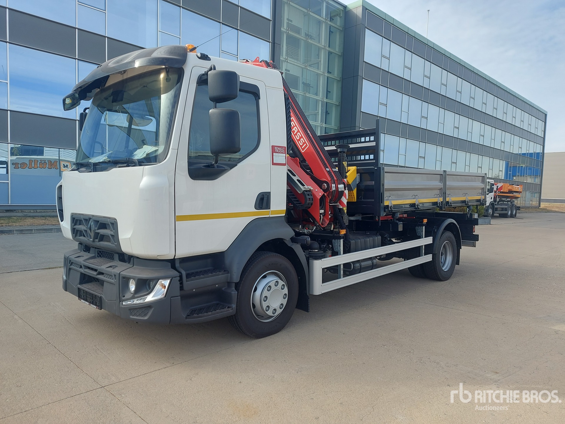 2024 Renault D210 4x2 w/ 2022 Fassi F90B Crane Tipper Truck w/Crane (Unused)