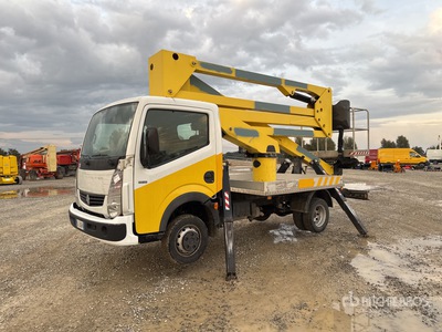 2011 Socage DA320 20 m on 2011 Renault Maxity 110Dxi Camion de cubo