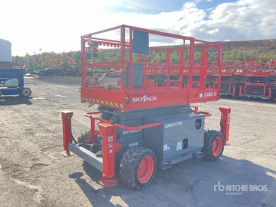 2015 Skyjack SJ6832 RT 4x4 Diesel Scissor Lift
