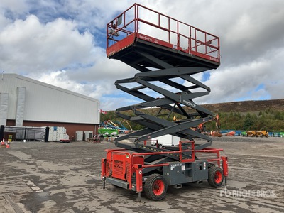 2015 Skyjack SJ9250RT 4x4 Diesel シザーリフト