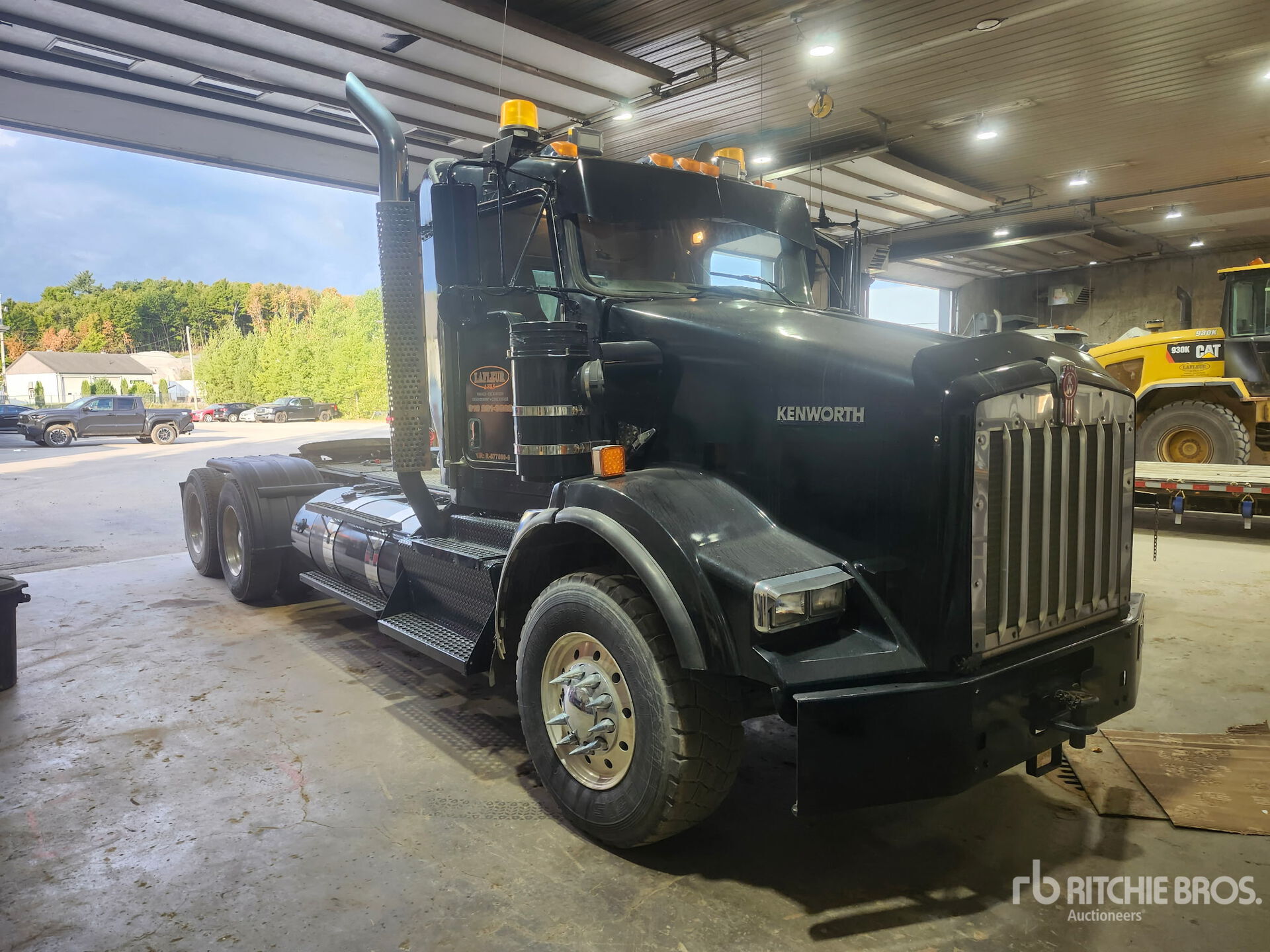2012 Kenworth T800 6x4 T/A Day Cab Truck Tractor