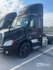2015 Freightliner Cascadia 113 Day Cab Truck Tractor (Inoperable)