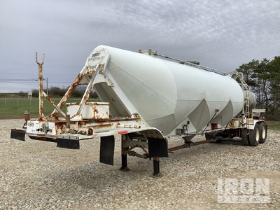 Fruehauf U/K 1000 cft T/A Pneumatic Bulk Trailer