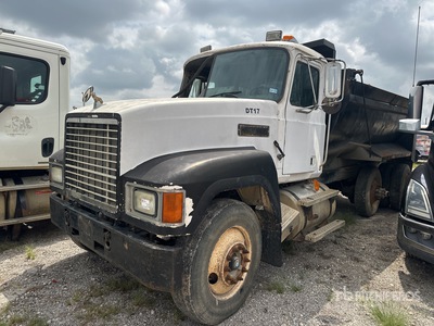 1998 Mack CH613 6x4 Camion à benne tandem (Inoperable)