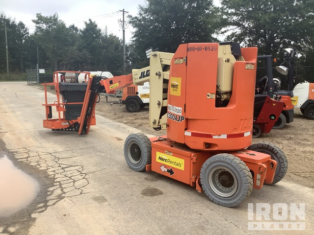 ELEVADOR ARTICULADO 2016 JLG E300AJP