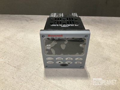 (47) Honeywell 002-01257 Controllers