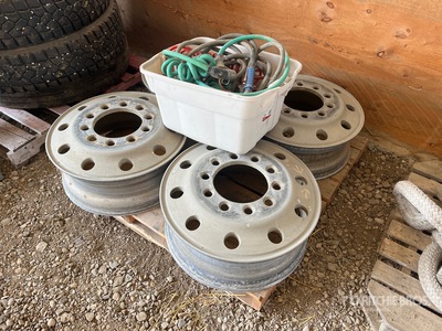 Quantity of (4) R24.5 Räder