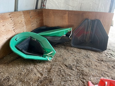 Quantity of (6) Hopper