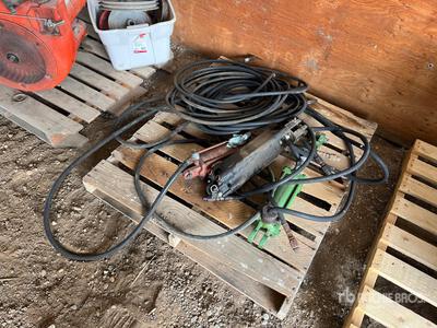 Quantity of (3) Hydraulic Cylinders Pièces diverses