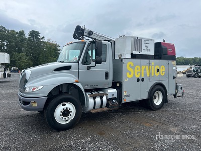 2015 International 4300 4x2 Camion de servicios