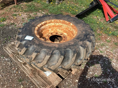 Goodyear 14.9x24 w/Rims Tires