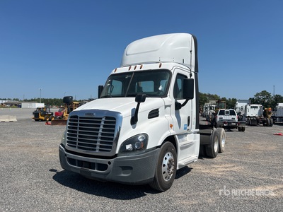 2015 Freightliner Cascadia 113 6x4 Cabeza Tractora Cabina Corta