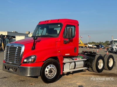 2015 Freightliner Cascadia 125 6x4 トラックトラクター（T/A）
