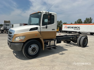 2013 Hino 338 4x2 Cabine et châssis
