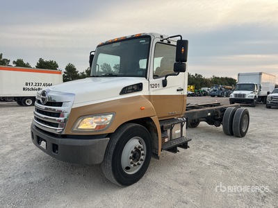 2013 Hino 338 4x2 Cabina y chasis
