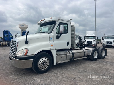 2013 Freightliner Cascadia 125 6x4 T/A Day Cab Truck Tractor