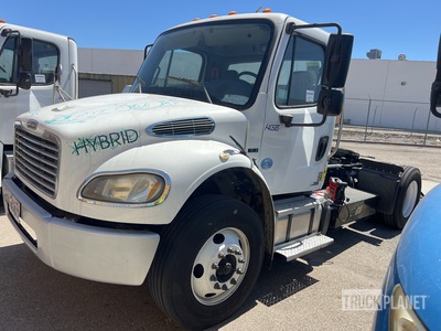 2011 Freightliner M2 Hybrid 4x2 S/A Day Cab Truck Tractor (Inoperable)