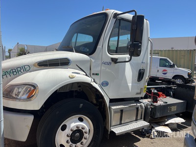 2011 Freightliner M2 Hybrid 4x2 S/A Day Cab Truck Tractor (Inoperable)