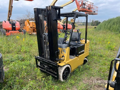 Cat 4700 lb Cushion Tire Forklift